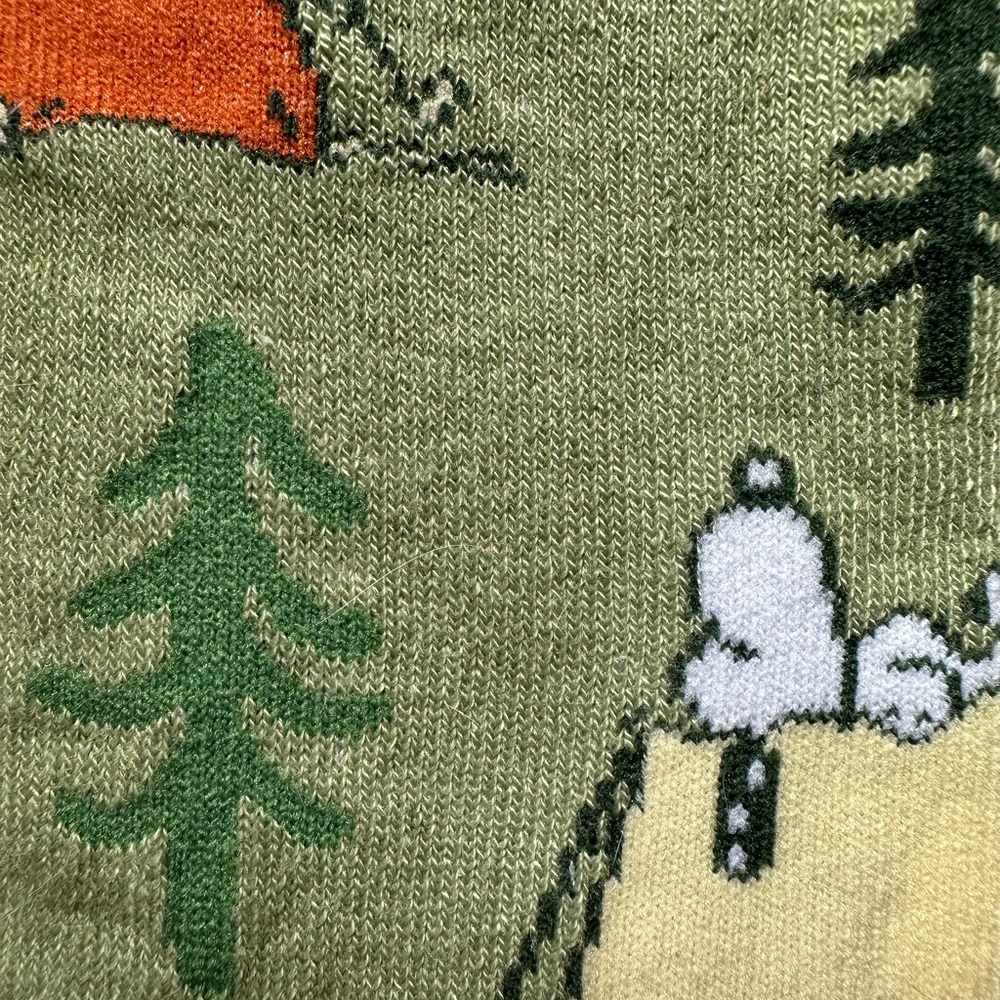 Peanuts Snoopy Green Themed Crew Socks, 1pair, Adults 9-13 Unisex - Picture 2 of 4